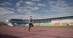 全程“玩梗”玩家“爆笑”，CF却借势做成了一场FPS久违的正经突破？